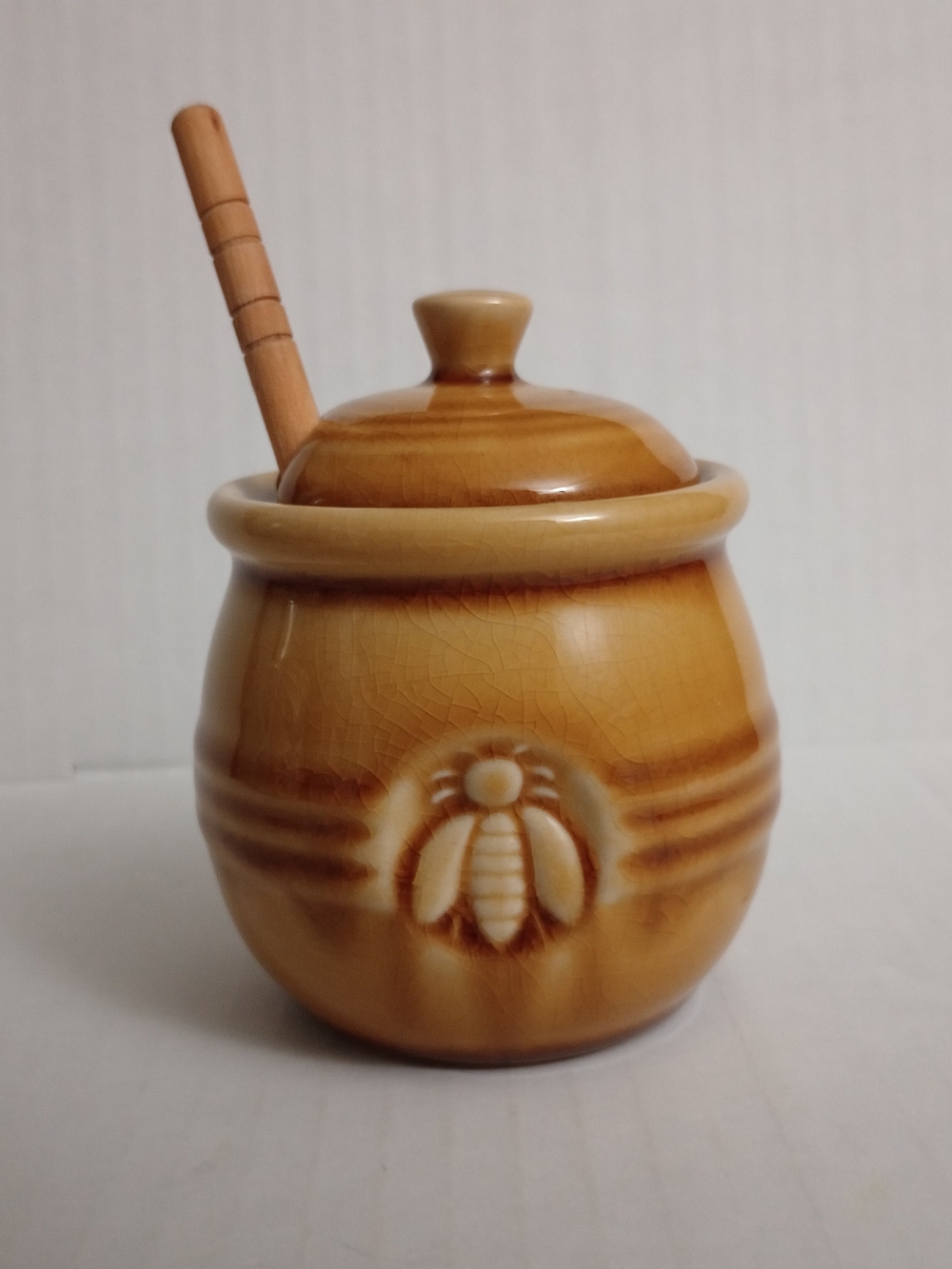 Creative Co-Op Farmhouse Embossed Amber Orange Honey Pot With Wooden Dipper